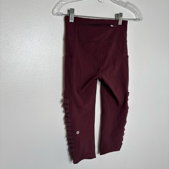 Lululemon Sharp Turns Crop 17” - Redwood - Size 2 (W6AMES) Capri Leggings‎ - Picture 15 of 15